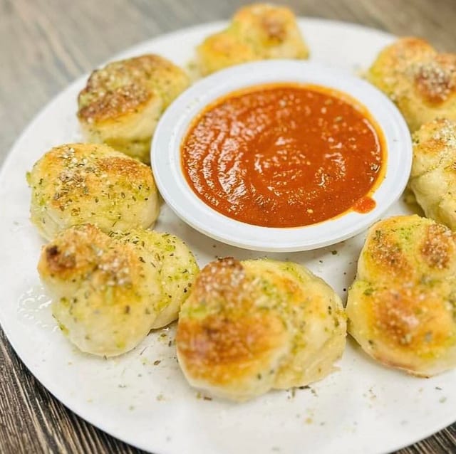 Garlic Knots.